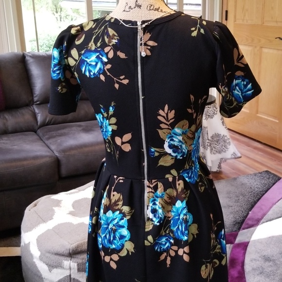 LuLaRoe Dress, Bright Blue Flowers Medium - Picture 4 of 8